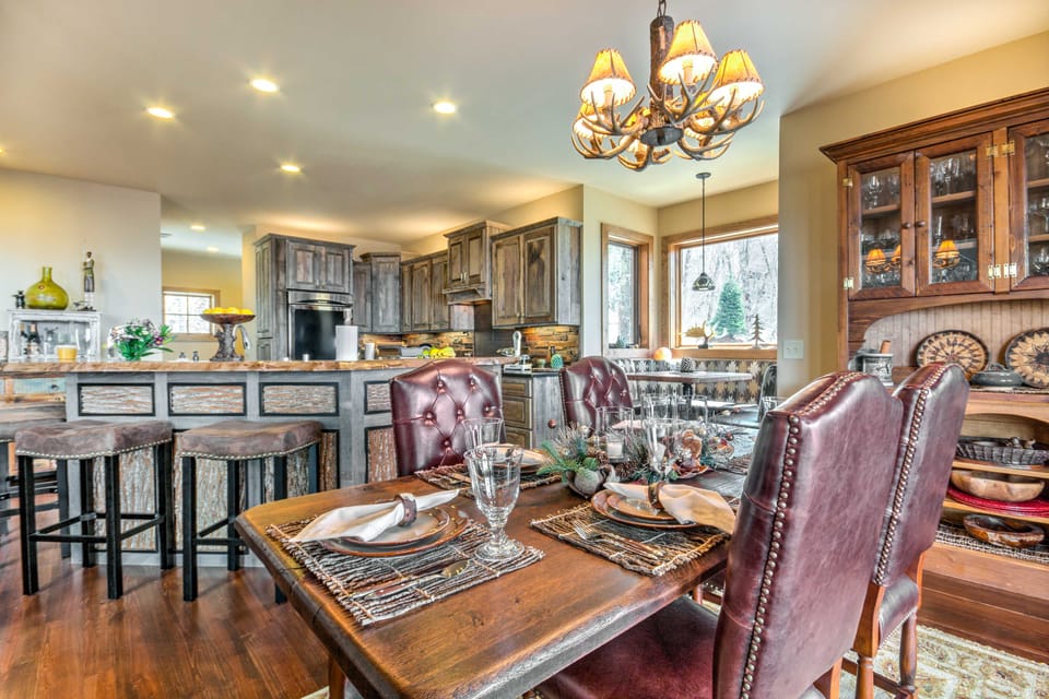 Hike, Ski & Explore! Mtn-View Cabin in Sapphire House in Tennessee