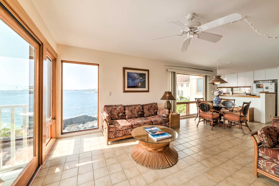 Oceanfront Kailua-Kona Townhome w/ Pool & Views! Apartment in Holualoa