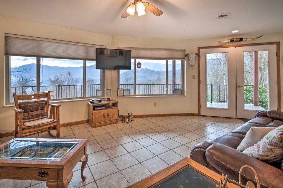 Pet-Friendly Apt w/ Views in Pisgah Nat’l Forest! Apartment in Tennessee