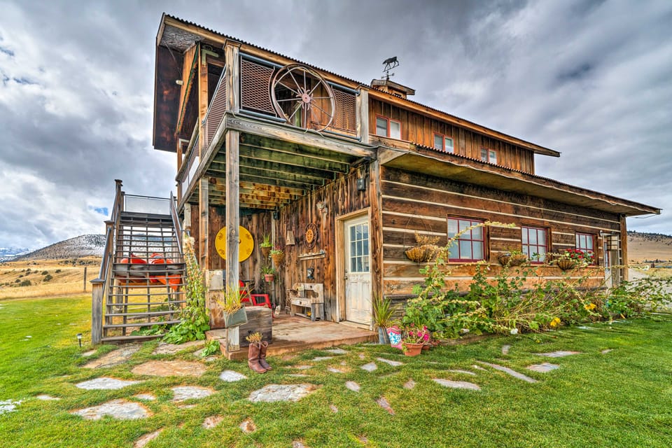'Dreamswest' Ennis Studio w/ Deck & Stunning Views Apartment in Idaho
