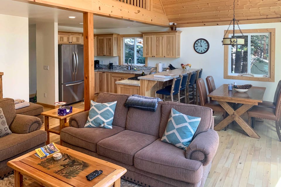 Rustic Retreat w/ Deck: Steps From Lake Almanor! House in Lake Almanor