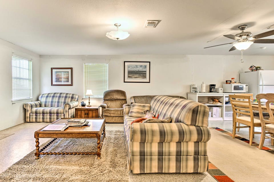 Fishing Pier, Kayaks: Bayfront Home in Palacios! House in Texas