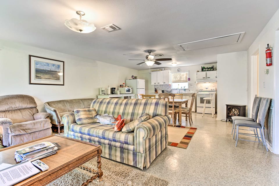Fishing Pier, Kayaks: Bayfront Home in Palacios! House in Texas