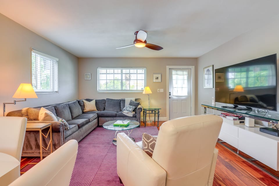 Singer Island Condo: Walk to Beach & Marina! Apartment in Riviera Beach