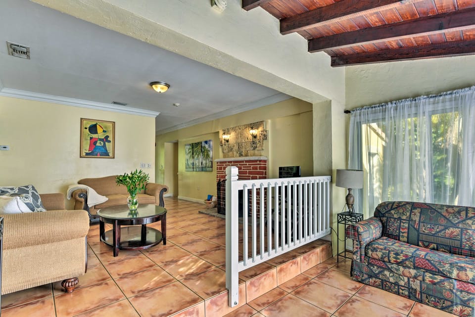 Quaint Central Miami Bungalow: 10 Mi to Mid-Beach! House in Miami Springs