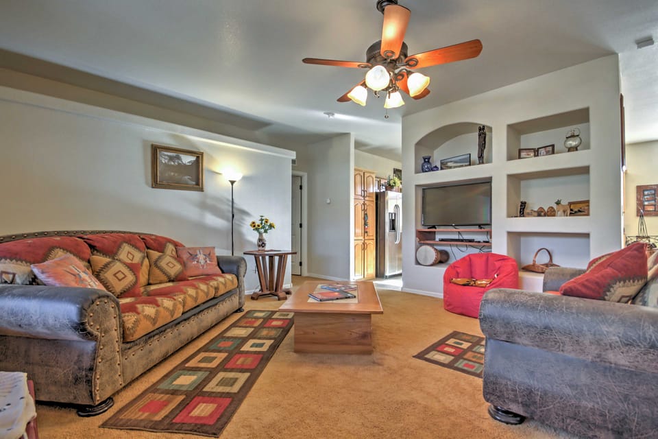Beautiful Kanab Home w/ Yard - Walk to Restaurants House in Kanab