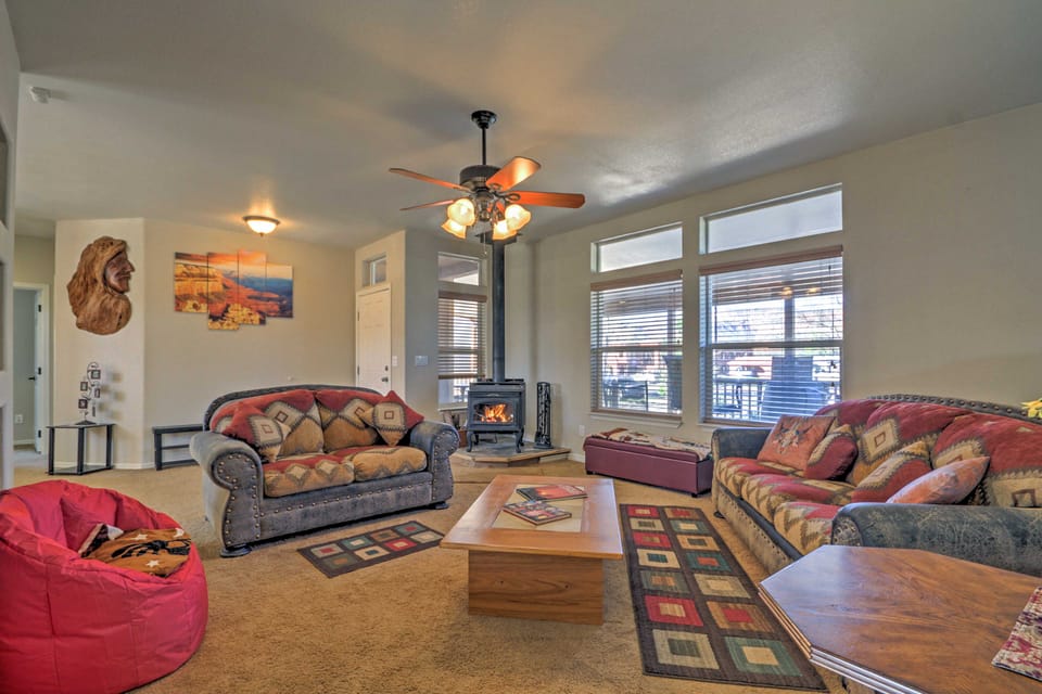 Beautiful Kanab Home w/ Yard - Walk to Restaurants House in Kanab