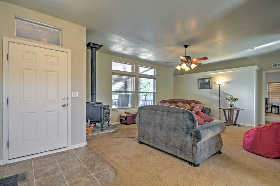 Beautiful Kanab Home w/ Yard - Walk to Restaurants House in Kanab