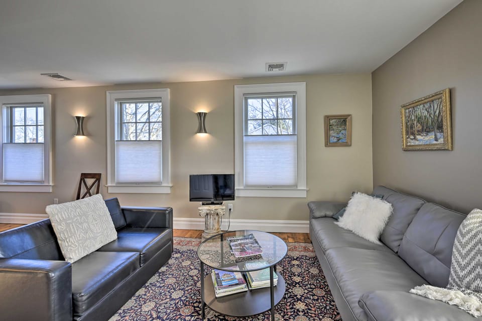 Bright Apartment - 1/2 Mi to Greenport Harbor! Apartment in Greenport