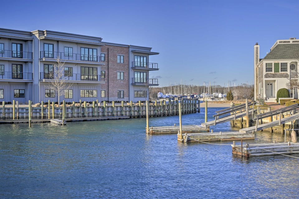 Quaint DT Greenport Apt - 2 Mi to Shelter Island! Apartment in Greenport