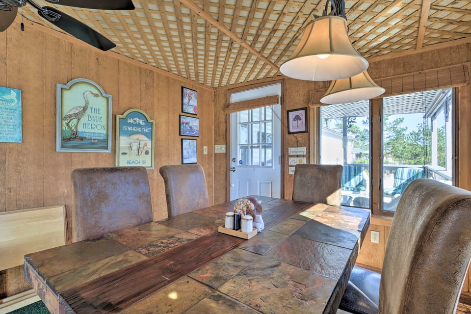 Quaint Chincoteague Island Hideaway w/ 2 Porches! House in Chincoteague Island