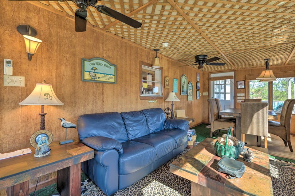 Quaint Chincoteague Island Hideaway w/ 2 Porches! House in Chincoteague Island