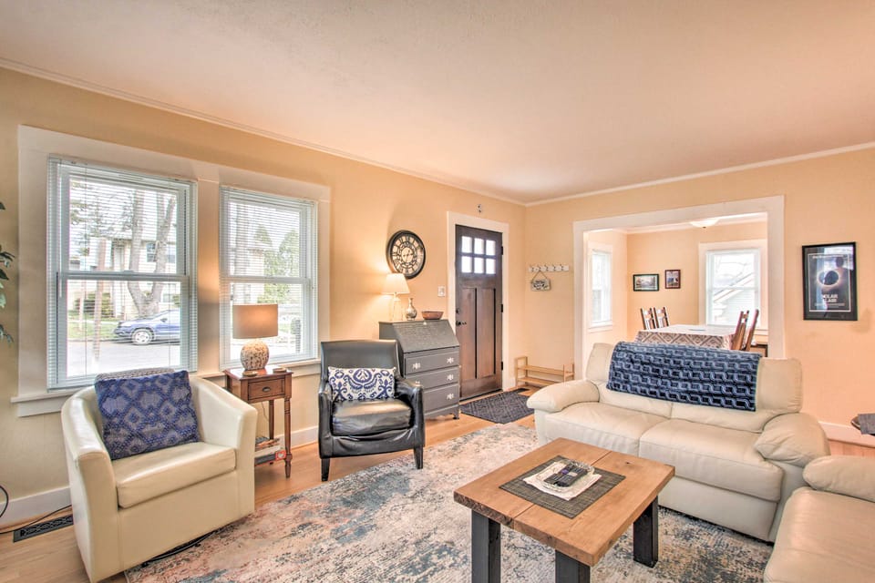 Central Eugene House w/ Updated Interior & Yard! House in Eugene