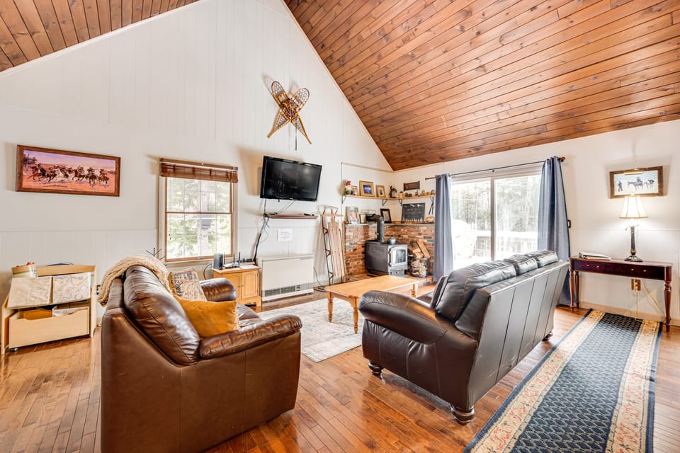 Rustic Intervale Hideaway w/ Deck & Wooded Views! House in Bartlett