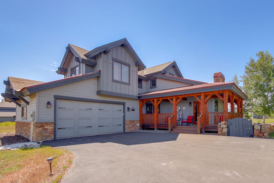 Grand Elk Golf Club On-Site: Mtn-View Home w/ Deck House in Granby