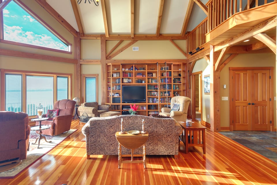 Lake View Champlain Home w/ Hot Tub & Sauna! House in Georgia
