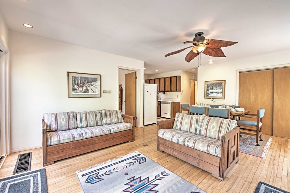 Creekside Arrowhead Lake House w/ Dock & Canoe! House in Coolbaugh Township