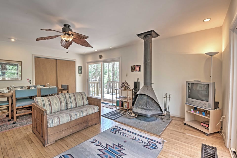 Creekside Arrowhead Lake House w/ Dock & Canoe! House in Coolbaugh Township