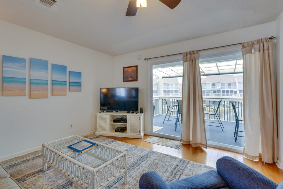 Cape San Blas Gem: Walk to Beach & Pool! Apartment in Florida