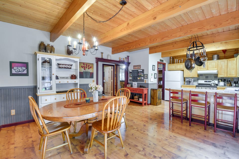 Peaceful Retreat on 10 Acres < 7 Miles to La Push House in Washington