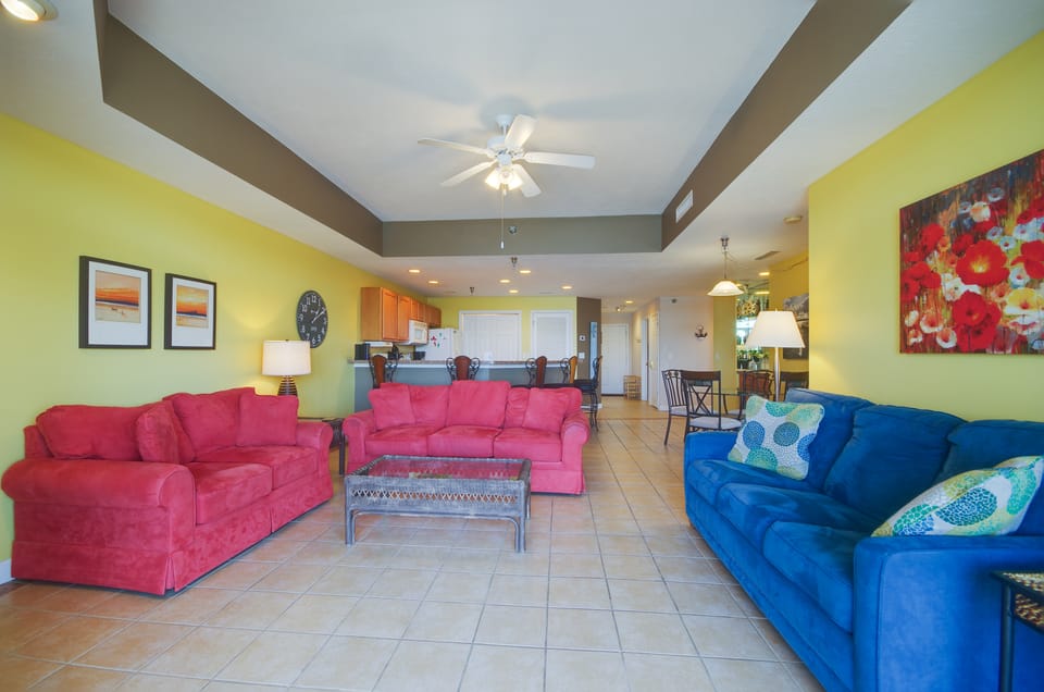 Lakefront Osage Beach Condo: Balcony & Pool Access Apartment in Osage Beach