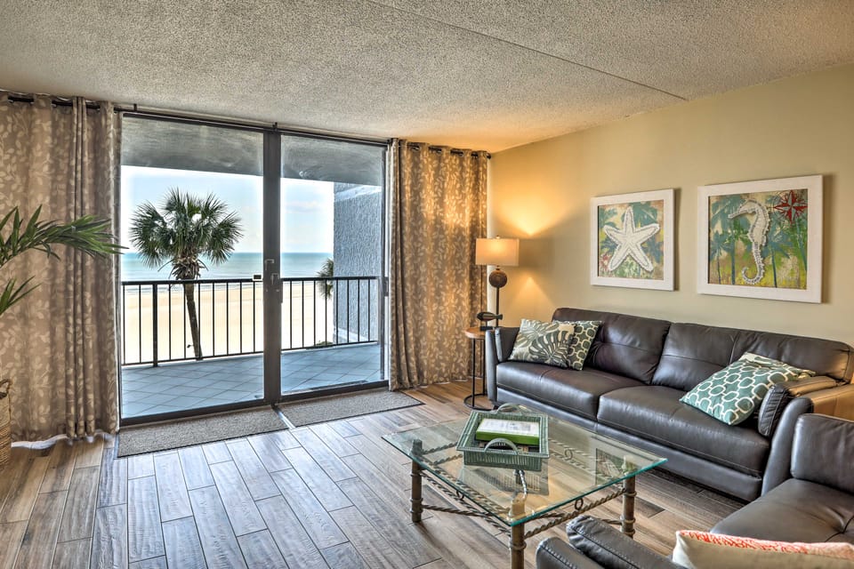Chic Myrtle Beach Seaside Escape w/ Pool Access! Apartment in South Carolina