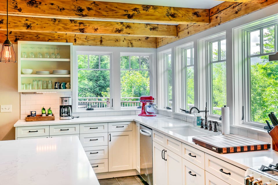 Pet-Friendly House w/ Deck - 10 Mi to Stowe Mtn! House in Morristown