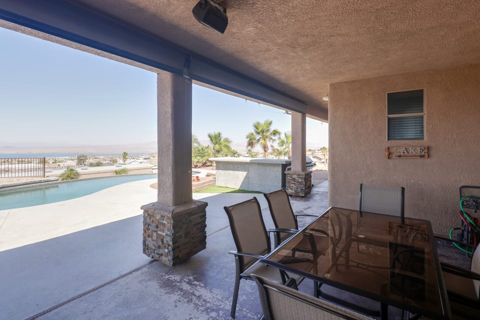 Infinity Pool & Lake Views: Havasu Group Escape House in Lake Havasu City