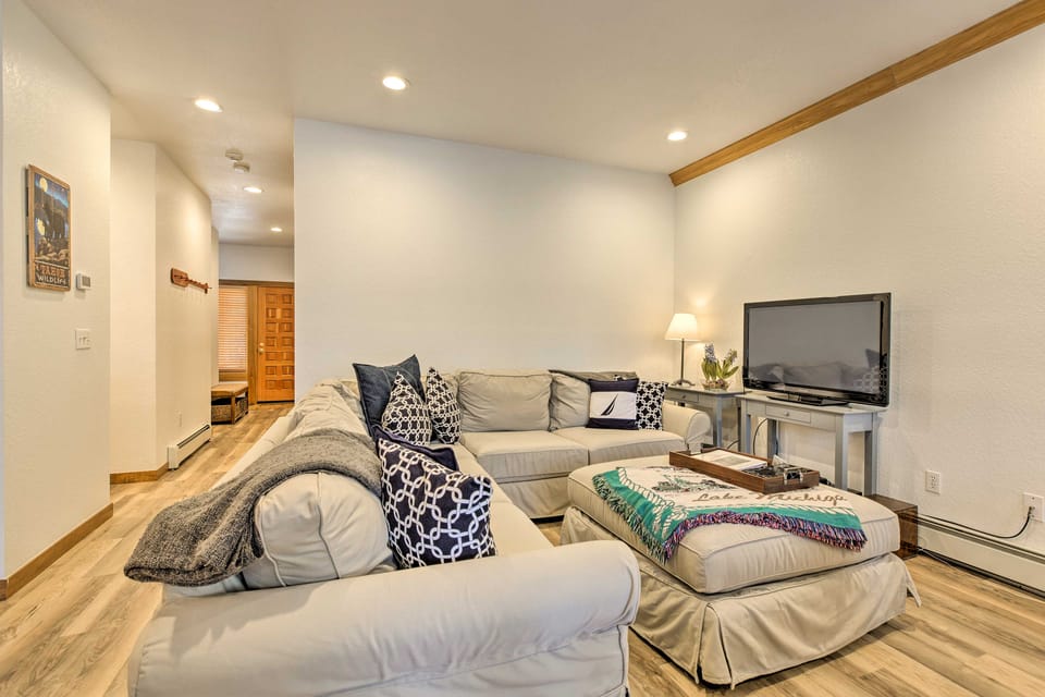 Forest-View Gem 2 Mi to Diamond Peak Ski Resort! Apartment in Incline Village