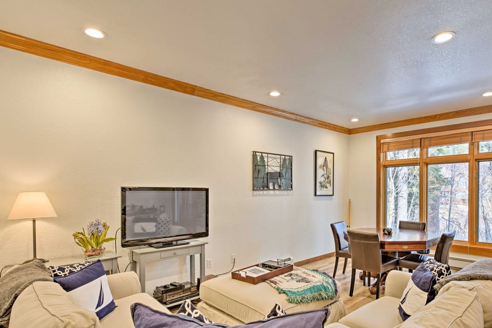 Forest-View Gem 2 Mi to Diamond Peak Ski Resort! Apartment in Incline Village