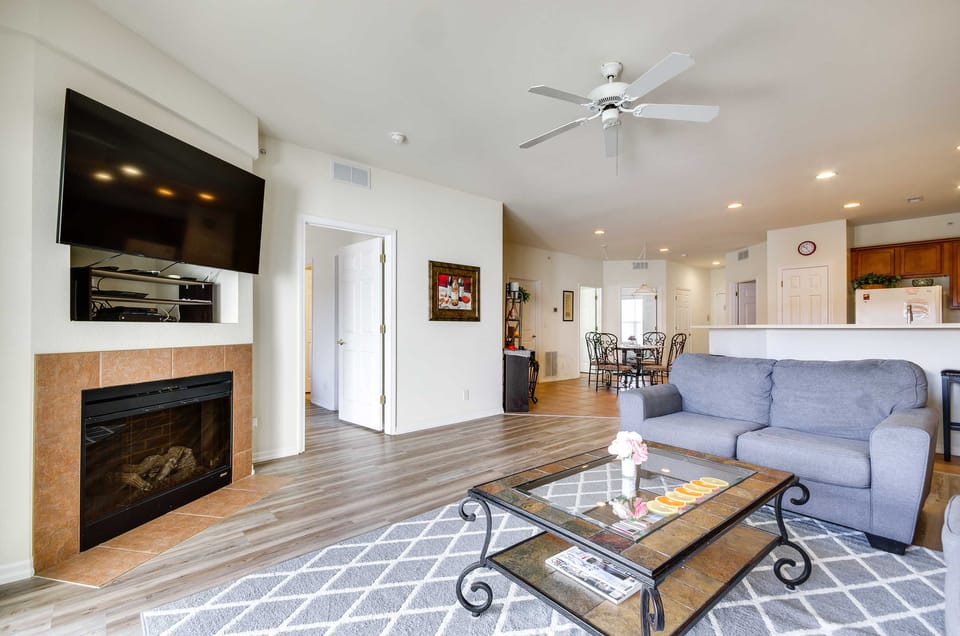 Lakefront Osage Beach Condo: Dock Your Boat Here! Apartment in Osage Beach