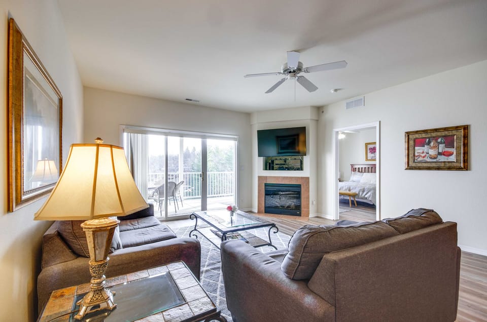 Lakefront Osage Beach Condo: Dock Your Boat Here! Apartment in Osage Beach