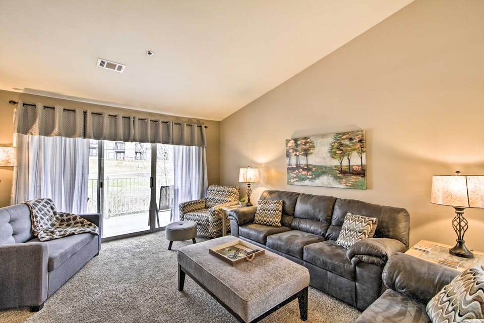 Near Branson Strip! Water-View Condo w/ Balcony Apartment in Branson