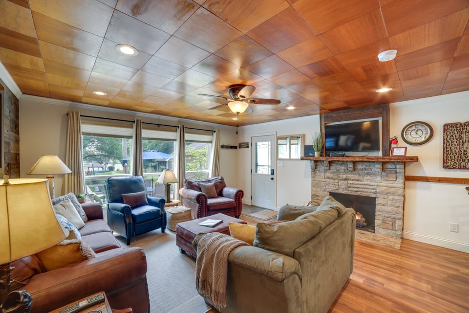 Waterfront Monticello Home w/ Fire Pit & Deck! House in Indiana