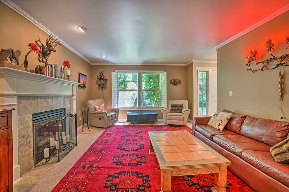 Beautiful Wine Country Home w/ Hot Tub & Lake View House in Woodinville