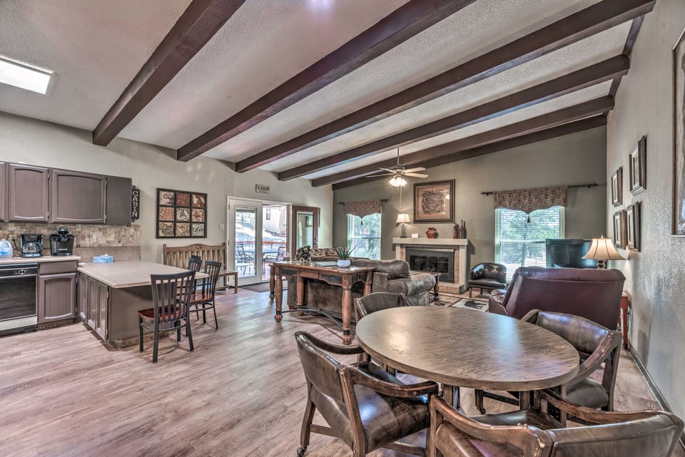 Alto Condo w/ Deck: 2 Mi to Ruidoso Winter Park! Apartment in Alto