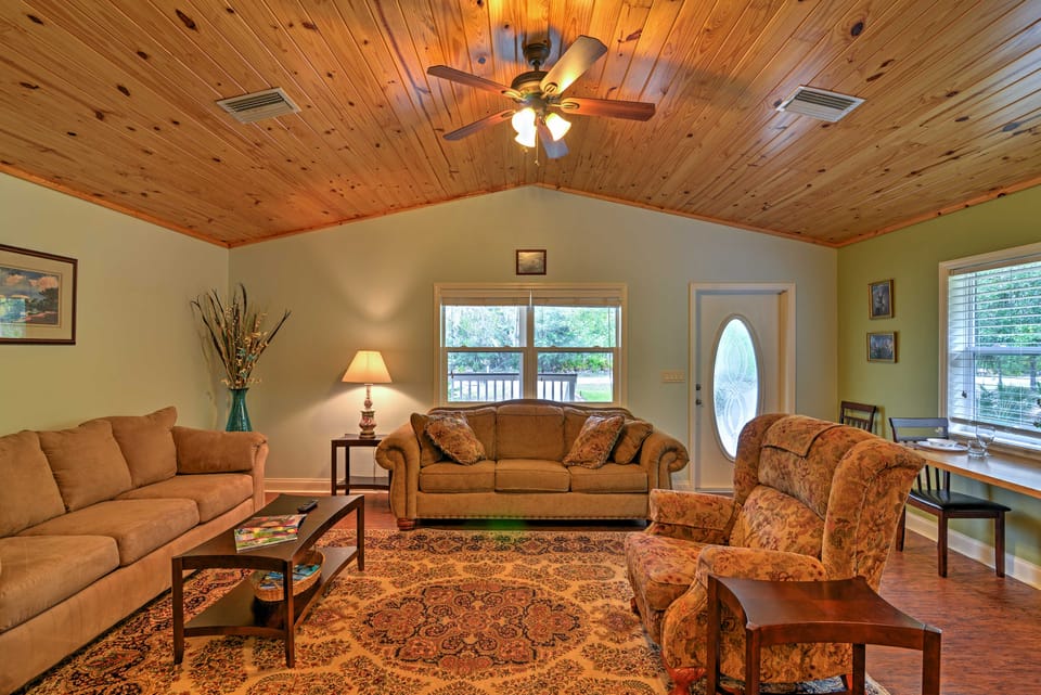 Crystal River Cottage on 1 Acre w/ Deck & Porch! Cottage in Florida