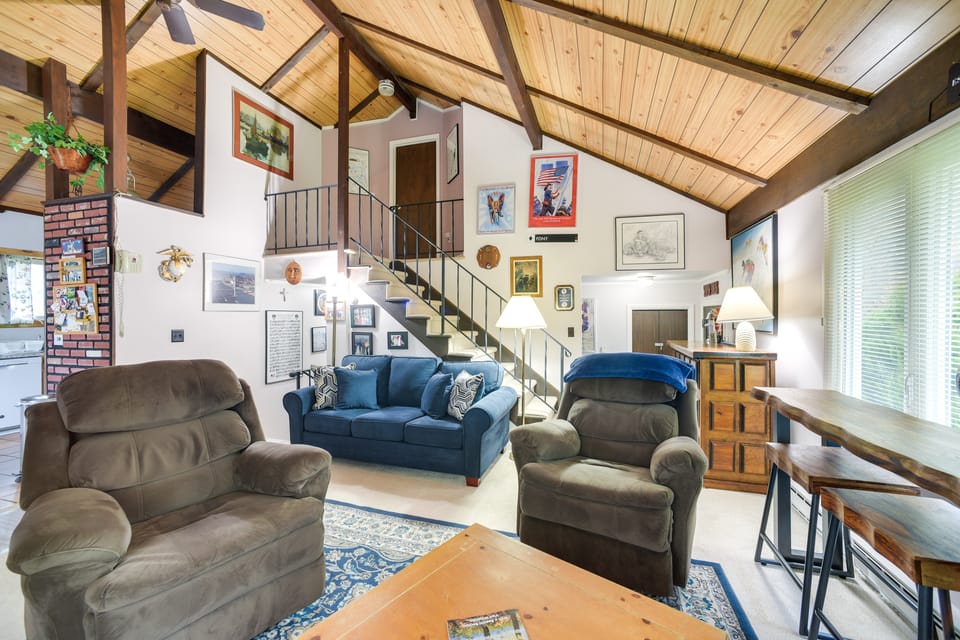 Hunter Hideaway w/ Yard & Deck: 3 Mi to Ski Slopes House in Capital District, NY, USA