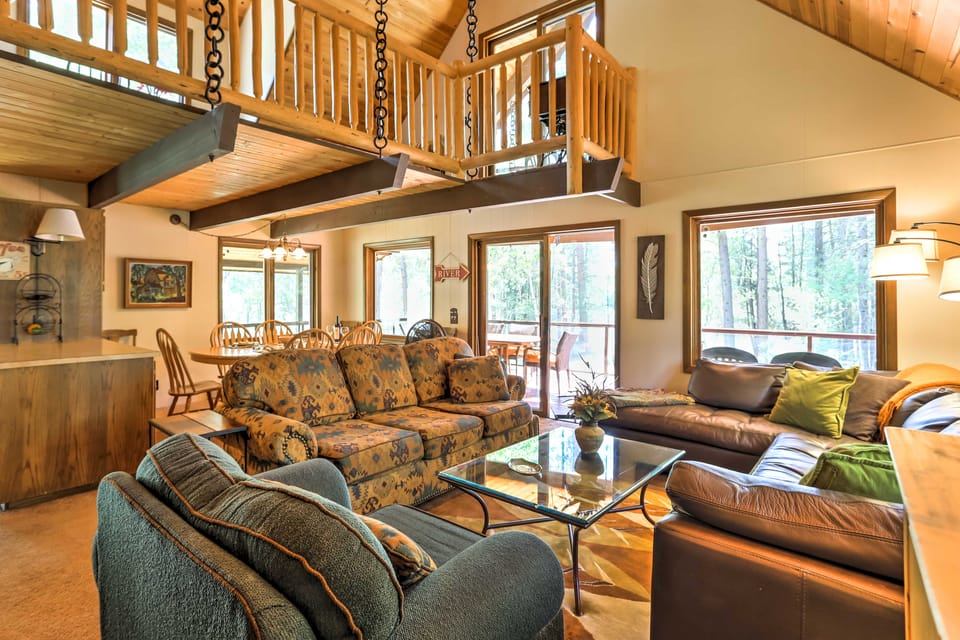 Riverside Winthrop Chalet w/ Hot Tub & 2 Decks! House in Washington