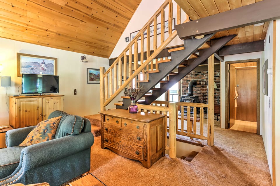 Riverside Winthrop Chalet w/ Hot Tub & 2 Decks! House in Washington