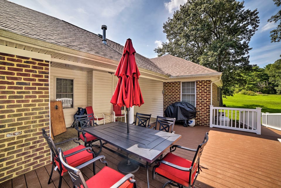 'JuJu's Place' Warsaw House w/ Deck & Tree Swings! House in Maryland