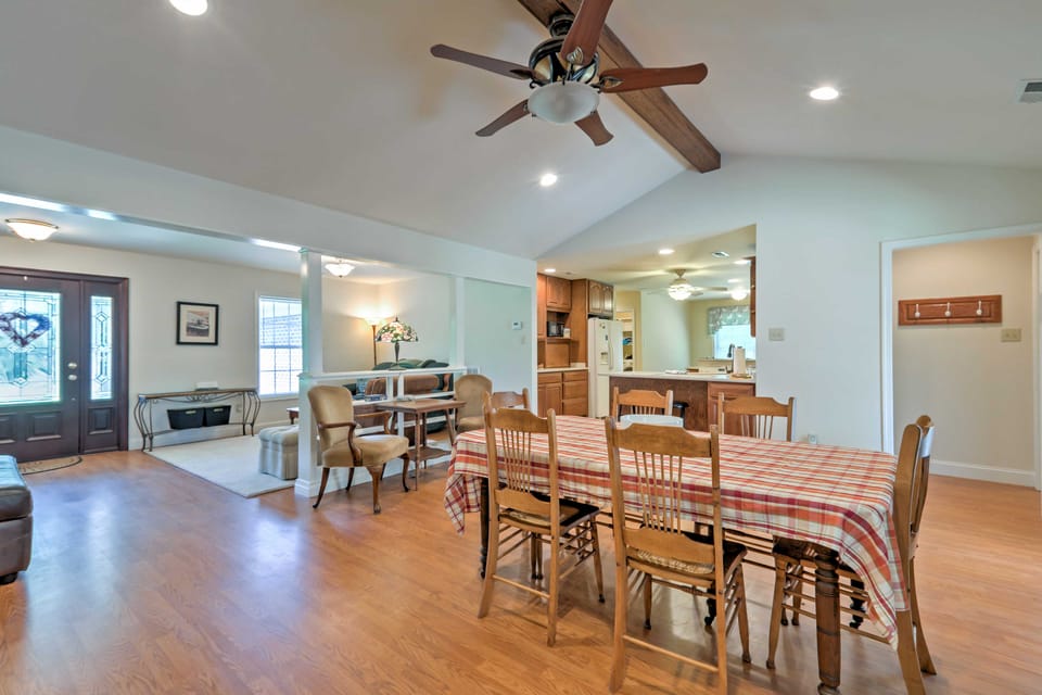 'JuJu's Place' Warsaw House w/ Deck & Tree Swings! House in Maryland