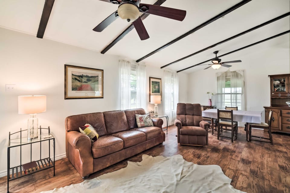 On Scenic 60-Acre Farm: Carmine Cottage w/ Porch Cottage in Texas
