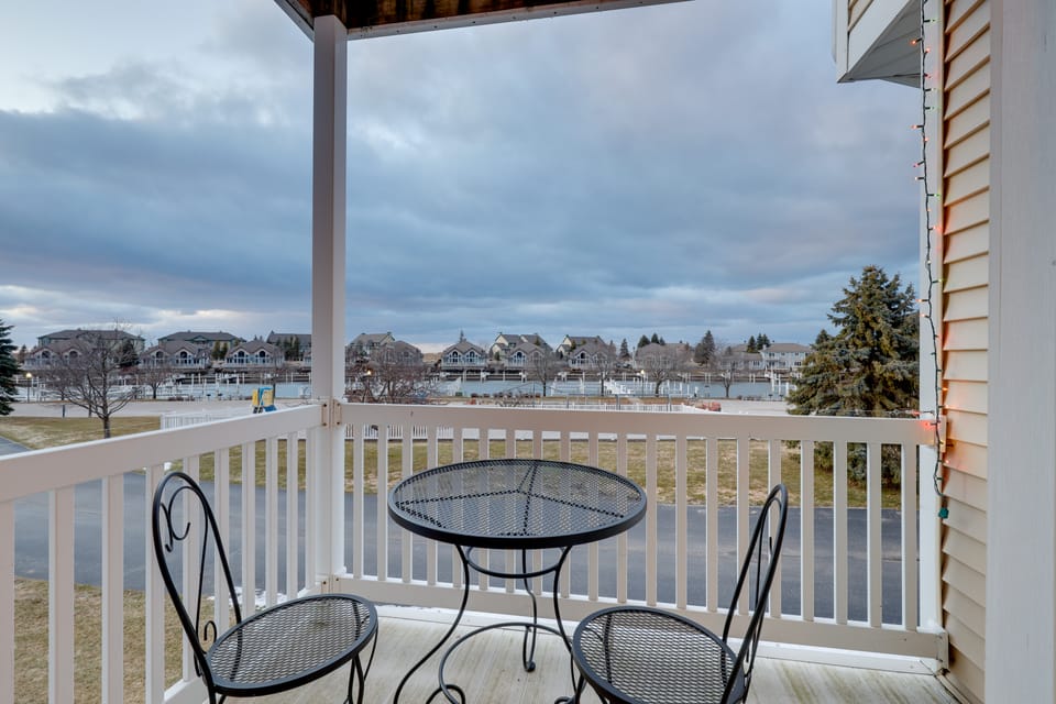 Manistee Haven! Marina View and Lake Michigan Apartment in Manistee