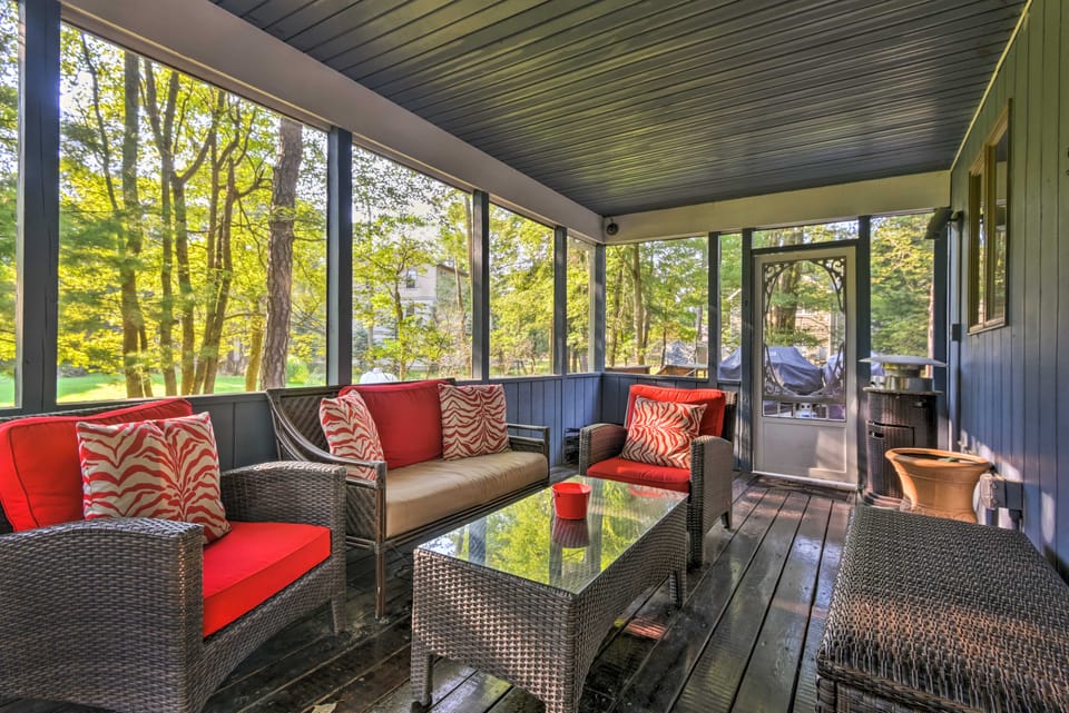 All-Season Family Retreat in Lake Harmony! House in Hickory Run State Park
