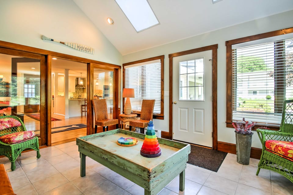 Large Kennebunk Home, Walk to Beach < 2 Mi to Town House in Maine