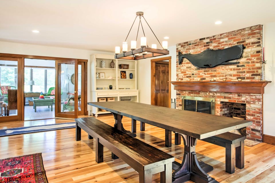 Large Kennebunk Home, Walk to Beach < 2 Mi to Town House in Maine