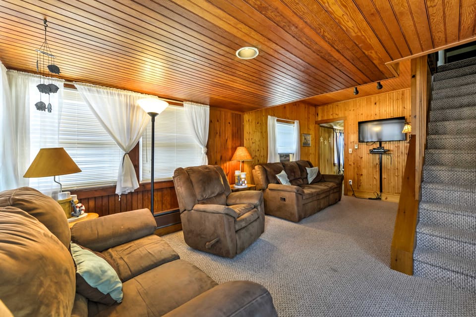 Breezy Ship Bottom House w/ Yard + Beach Access! House in Ship Bottom