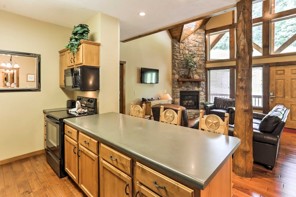 Branson Home w/ Game Room, Near Silver Dollar City House in Indian Point