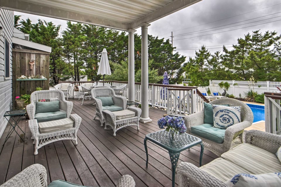 Cozy Mantoloking Home in Private Beach Association House in Brick